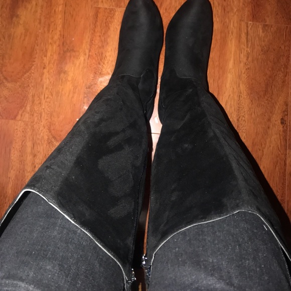 Beautiful Boots with gold details! - Picture 2 of 7